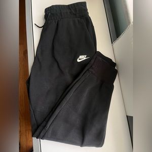 Nike Tech Fleece Jogger Women’s size Medium Black